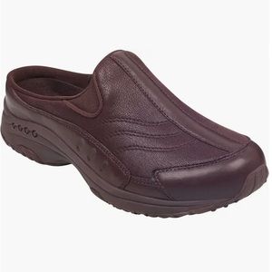 Easy Spirit Time travel Leather Clogs